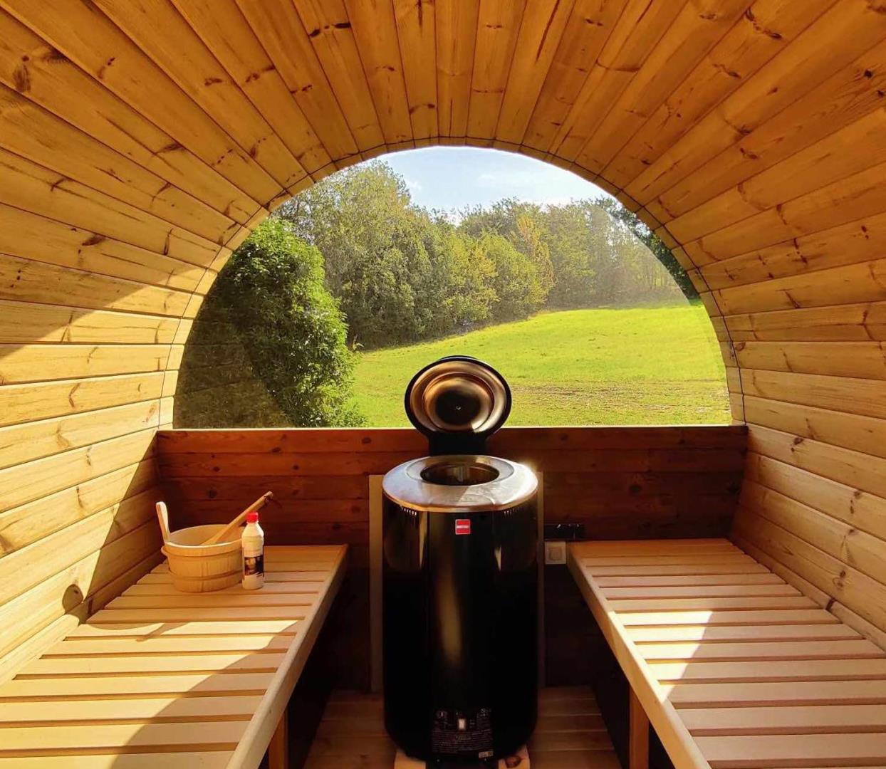 barrelsauna thermowood panorama tuin