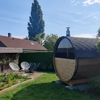 Barrelsauna met 50% glas in achterzijde Barrelsauna met 50% glas in achterzijde